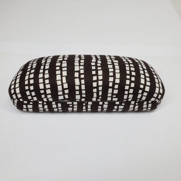 Vera Bradley Hard Eyeglass Case in Classic Brown and White Staggered Print NWOT. - Picture 6 of 8